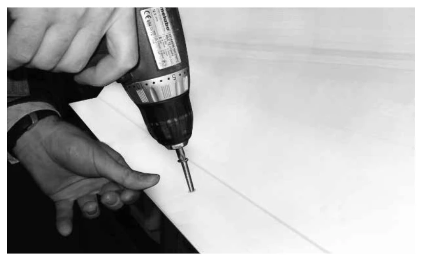 Kunststof: opstand vastschroeven: tekening uit de handleiding, p. 4